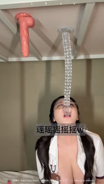 是120斤的小王同学 Голі Зливи OnlyFans Фото 164