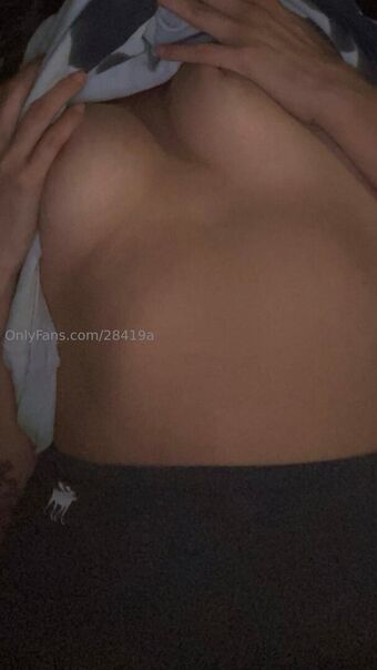 28419a Голі Зливи OnlyFans Фото 27