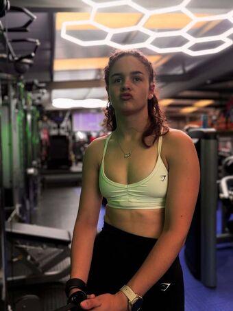 Abbi Pulling Голі Зливи OnlyFans Фото 16