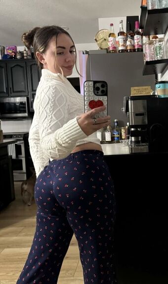 Abby Berner Голі Зливи OnlyFans Фото 1