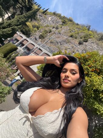 Abida Голі Зливи OnlyFans Фото 45