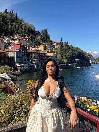 Abida Голі Зливи OnlyFans Фото 47