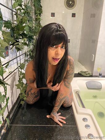 acidsweet Голі Зливи OnlyFans Фото 2