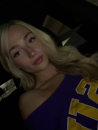 Addy B Голі Зливи OnlyFans Фото 15
