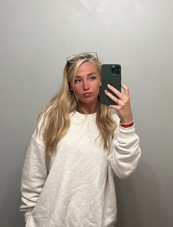 Addy B Голі Зливи OnlyFans Фото 19