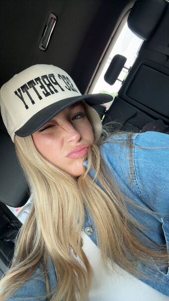 Addy B Голі Зливи OnlyFans Фото 26