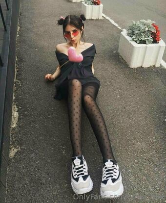 adel_leda Голі Зливи OnlyFans Фото 6