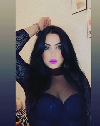 Ahlem Голі Зливи OnlyFans Фото 32