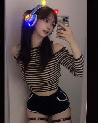 AHRI Голі Зливи OnlyFans Фото 4