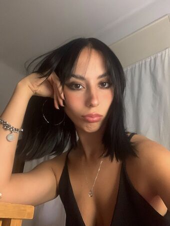 Aili Голі Зливи OnlyFans Фото 17