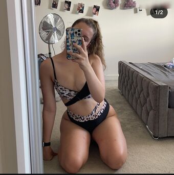 Aimee Townsend Голі Зливи OnlyFans Фото 1