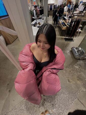 aishlvsu Голі Зливи OnlyFans Фото 28