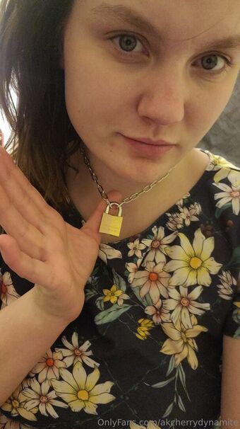akcherrydynamite Голі Зливи OnlyFans Фото 31