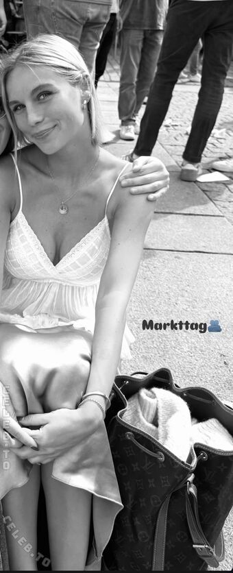 Alena Nolte Голі Зливи OnlyFans Фото 76