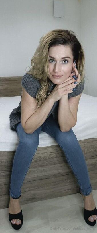alessa_fiore Голі Зливи OnlyFans Фото 36