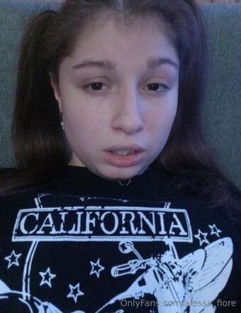 alessa_fiore Голі Зливи OnlyFans Фото 37