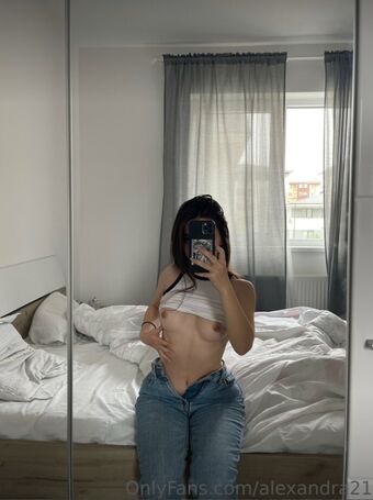 Alexandra21 Голі Зливи OnlyFans Фото 24