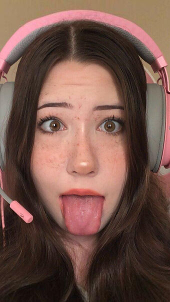 Alicia Jade Голі Зливи OnlyFans Фото 2