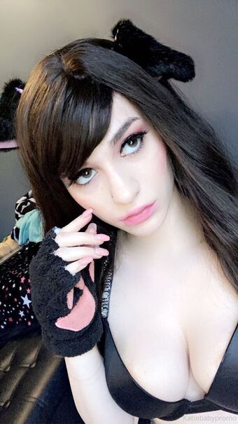 alienonearth Голі Зливи OnlyFans Фото 1