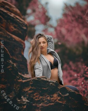 Alina Hell Голі Зливи OnlyFans Фото 3