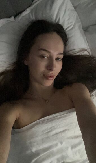 alinasollo Голі Зливи OnlyFans Фото 8