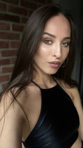 alinasollo Голі Зливи OnlyFans Фото 19