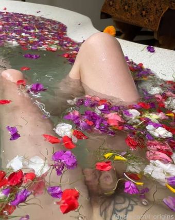 Aline Голі Зливи OnlyFans Фото 9