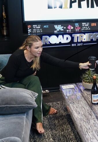 Allie Clifton Голі Зливи OnlyFans Фото 13