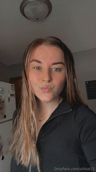 allikat21 Голі Зливи OnlyFans Фото 4