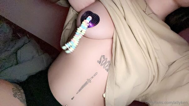 allyken Голі Зливи OnlyFans Фото 7