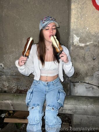 allyken Голі Зливи OnlyFans Фото 10