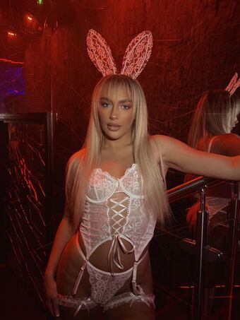 allymitchellll Голі Зливи OnlyFans Фото 2