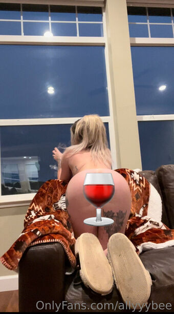 allyyybee Голі Зливи OnlyFans Фото 10