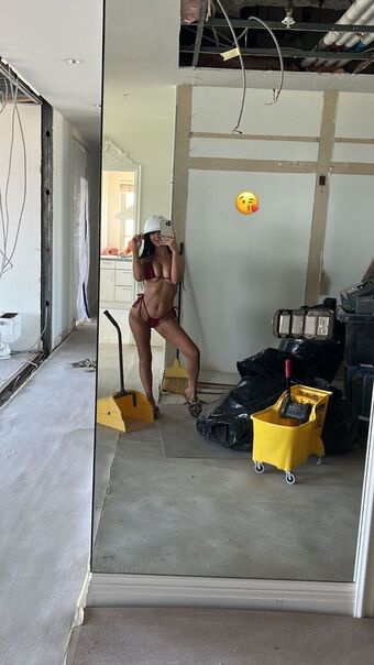 Amberscholl Голі Зливи OnlyFans Фото 1