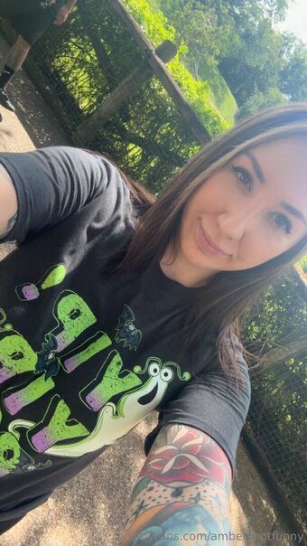 ambersnotfunny Голі Зливи OnlyFans Фото 23