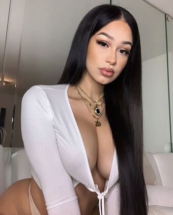 ameliaritto Голі Зливи OnlyFans Фото 8