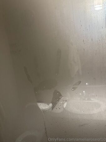 ameliaroseof10 Голі Зливи OnlyFans Фото 5