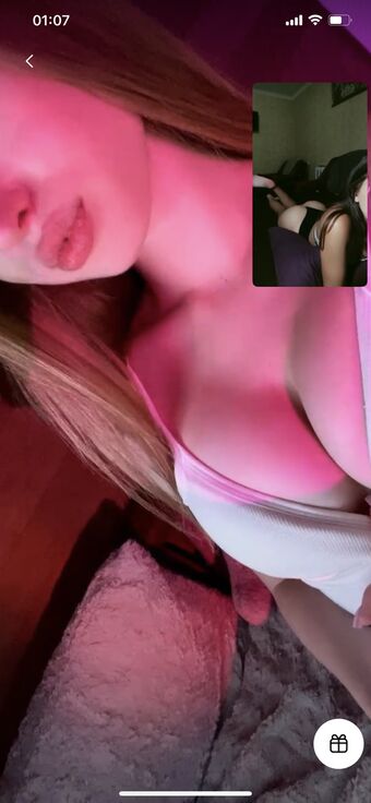 Amina Голі Зливи OnlyFans Фото 10