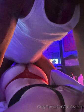 amythrill Голі Зливи OnlyFans Фото 17