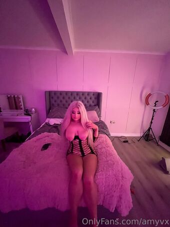 Amyvx Голі Зливи OnlyFans Фото 16