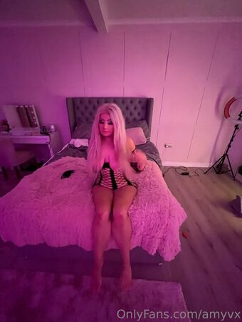 Amyvx Голі Зливи OnlyFans Фото 18