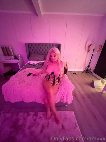 Amyvx Голі Зливи OnlyFans Фото 21