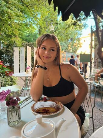 ana_beregoi Голі Зливи OnlyFans Фото 23