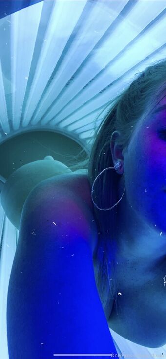 andi111 Голі Зливи OnlyFans Фото 1