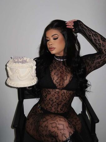 Ane Azeredo Голі Зливи OnlyFans Фото 25