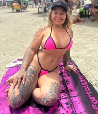 Angela Silva Голі Зливи OnlyFans Фото 4