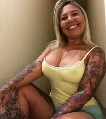 Angela Silva Голі Зливи OnlyFans Фото 8