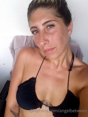 angelbetween Голі Зливи OnlyFans Фото 8