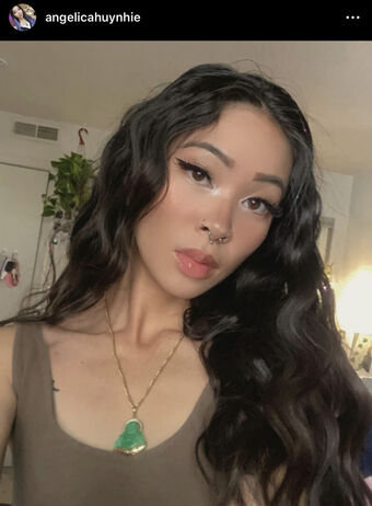 angelicahuynhie Голі Зливи OnlyFans Фото 1