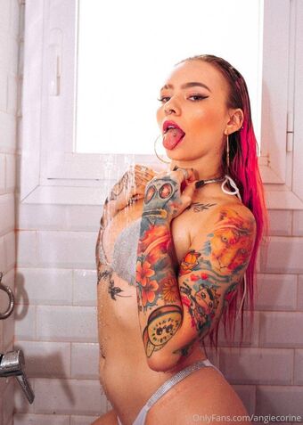 Angie Corine Голі Зливи OnlyFans Фото 11